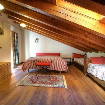 Baita Montagna Val Sapin Dağ evi Courmayeur